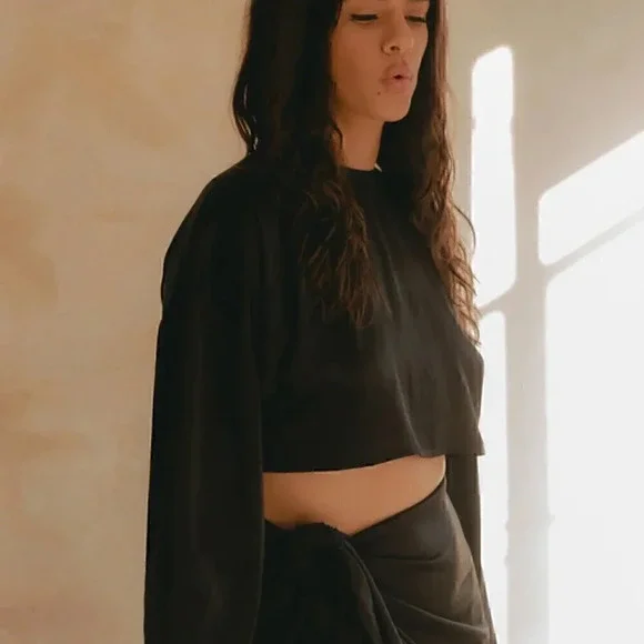 NWT B.FREEDOM Simona Top - Satiny Cropped Long Sleeve Blouse, Size M - Picture 3 of 6